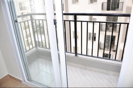 Apartamento para alugar com 38m², 2 quartos e sem vagaDetalhe - Varanda da Sala