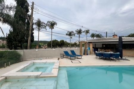 Casa de condomínio para alugar com 480m², 4 quartos e 3 vagas