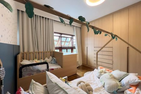 Casa de condomínio para alugar com 480m², 4 quartos e 3 vagas