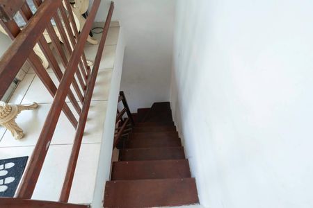 Apartamento para alugar com 180m², 3 quartos e 2 vagas Apartamento para alugar com 180m², 3 quartos e 2 vagasEscada