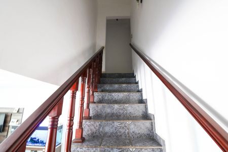 Casa à venda com 160m², 4 quartos e 2 vagasEscada