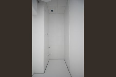 Banheiro de apartamento para alugar com 1 quarto, 28m² em Morumbi, São Paulo