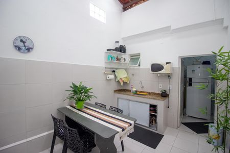 Casa à venda com 200m², 2 quartos e 1 vagaCozinha e Área de Serviço