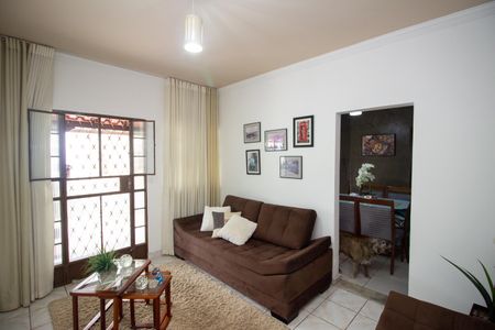 Sala de casa à venda com 2 quartos, 200m² em Tres Barras, Contagem