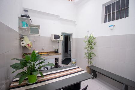 Casa à venda com 200m², 2 quartos e 1 vagaCozinha e Área de Serviço