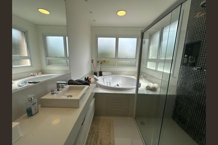 Casa de condomínio à venda com 498m², 3 quartos e 4 vagasBanheiro da Suíte 3