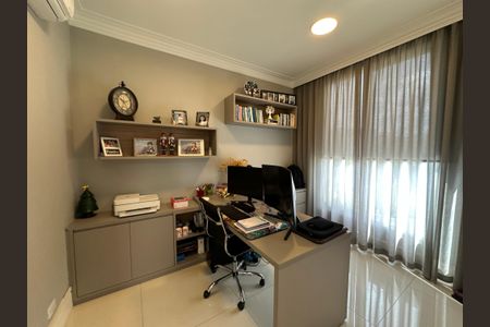 Casa de condomínio à venda com 498m², 3 quartos e 4 vagasEscritório