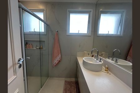 Casa de condomínio à venda com 498m², 3 quartos e 4 vagasBanheiro da Suíte 2