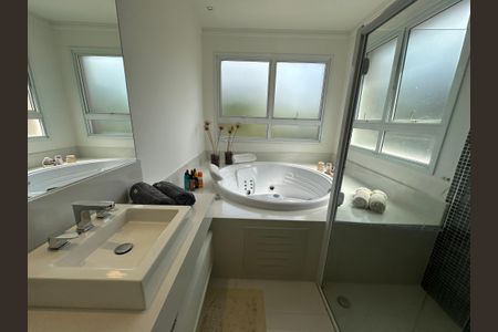 Casa de condomínio à venda com 498m², 3 quartos e 4 vagasBanheiro da Suíte 3