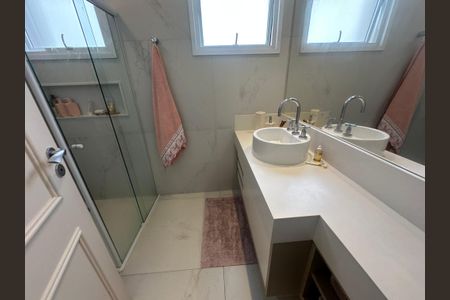 Casa de condomínio à venda com 498m², 3 quartos e 4 vagasBanheiro da Suíte 2