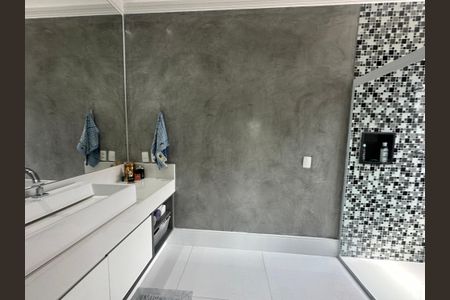 Casa de condomínio à venda com 498m², 3 quartos e 4 vagasBanheiro da Suíte 1