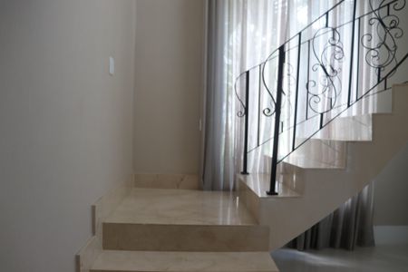 Casa de condomínio à venda com 498m², 3 quartos e 4 vagasEscada