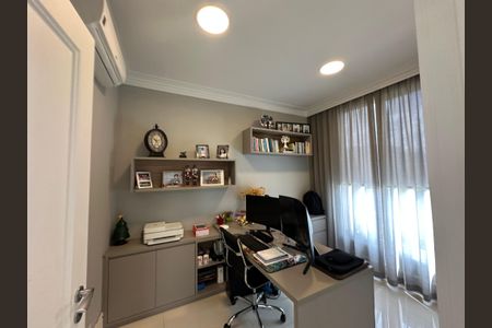 Casa de condomínio à venda com 498m², 3 quartos e 4 vagasEscritório