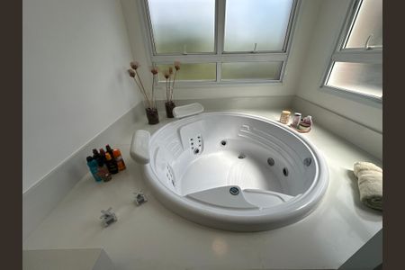 Casa de condomínio à venda com 498m², 3 quartos e 4 vagasBanheiro da Suíte 3