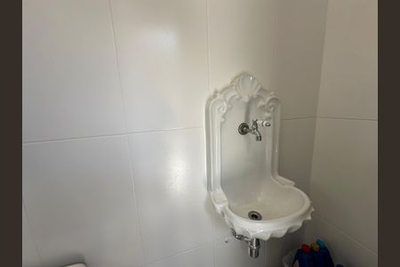 Casa de condomínio à venda com 498m², 3 quartos e 4 vagasBanheiro social