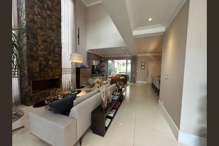 Casa de condomínio à venda com 498m², 3 quartos e 4 vagasSala