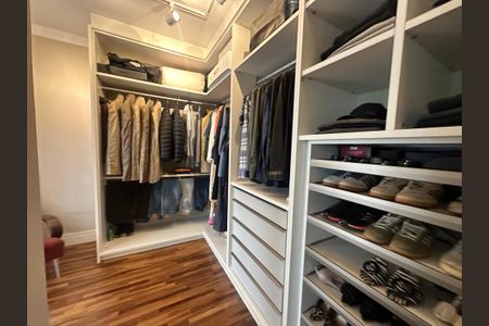 Casa de condomínio à venda com 498m², 3 quartos e 4 vagasCloset da suíte 3