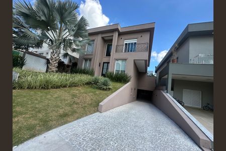 Casa de condomínio à venda com 498m², 3 quartos e 4 vagasFachada