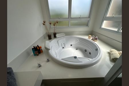 Casa de condomínio à venda com 498m², 3 quartos e 4 vagasBanheiro da Suíte 3