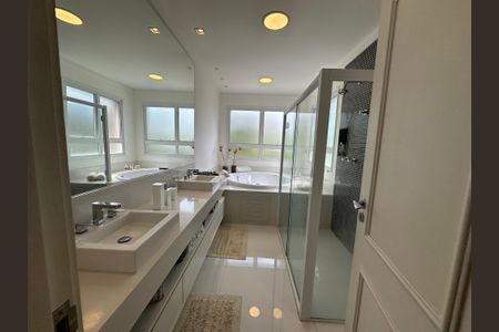 Casa de condomínio à venda com 498m², 3 quartos e 4 vagasBanheiro da Suíte 3