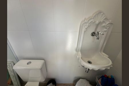 Casa de condomínio à venda com 498m², 3 quartos e 4 vagasBanheiro social