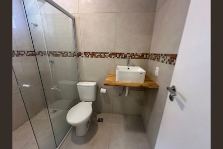 Casa de condomínio à venda com 498m², 3 quartos e 4 vagasBanheiro de serviço