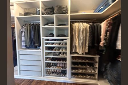 Casa de condomínio à venda com 498m², 3 quartos e 4 vagasCloset da suíte 3