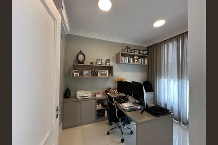 Casa de condomínio à venda com 498m², 3 quartos e 4 vagasEscritório