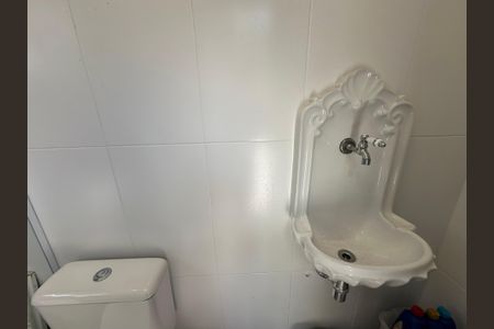 Casa de condomínio à venda com 498m², 3 quartos e 4 vagasBanheiro social