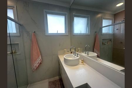 Casa de condomínio à venda com 498m², 3 quartos e 4 vagasBanheiro da Suíte 2