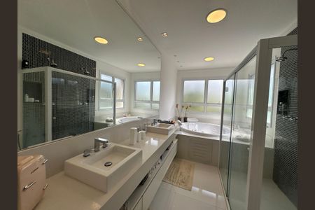 Casa de condomínio à venda com 498m², 3 quartos e 4 vagasBanheiro da Suíte 3