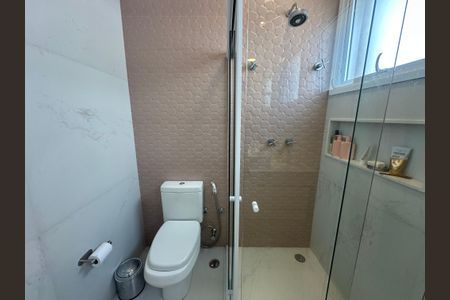 Casa de condomínio à venda com 498m², 3 quartos e 4 vagasBanheiro da Suíte 2