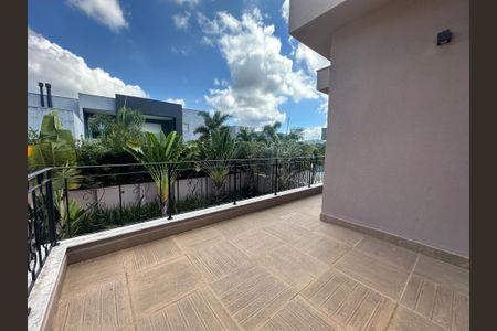 Casa de condomínio à venda com 498m², 3 quartos e 4 vagasVaranda