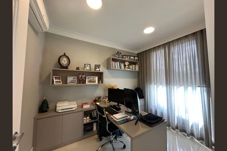 Casa de condomínio à venda com 498m², 3 quartos e 4 vagasEscritório