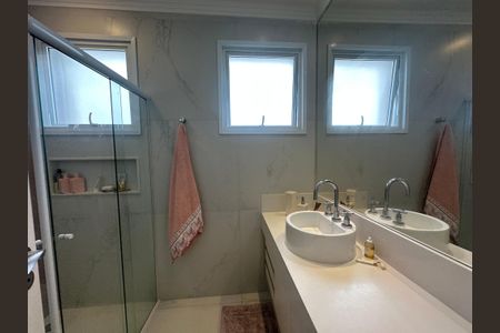 Casa de condomínio à venda com 498m², 3 quartos e 4 vagasBanheiro da Suíte 2