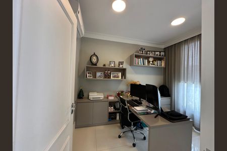 Casa de condomínio à venda com 498m², 3 quartos e 4 vagasEscritório