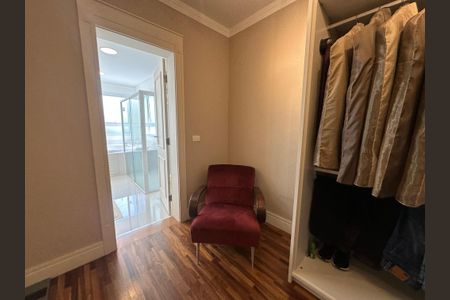 Casa de condomínio à venda com 498m², 3 quartos e 4 vagasCloset da suíte 3