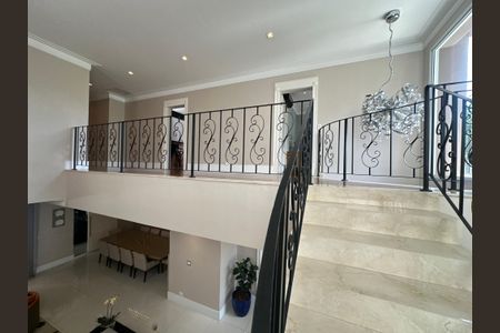 Casa de condomínio à venda com 498m², 3 quartos e 4 vagasEscada