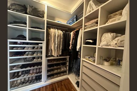 Casa de condomínio à venda com 498m², 3 quartos e 4 vagasCloset da suíte 3