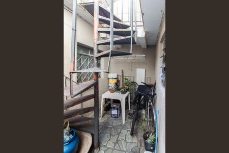 Casa à venda com 100m², 4 quartos e 2 vagas Casa à venda com 100m², 4 quartos e 2 vagasCasa 1 - Área de Serviço