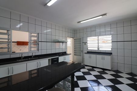 Casa para alugar com 200m², 4 quartos e 3 vagasCozinha 