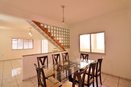 Casa para alugar com 200m², 4 quartos e 3 vagasSala Cozinha 