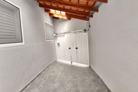 Casa para alugar com 60m², 2 quartos e 1 vagaQuintal