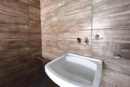 Casa para alugar com 60m², 2 quartos e 1 vagaÁrea de Serviço