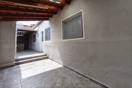 Casa para alugar com 60m², 2 quartos e 1 vagaQuintal