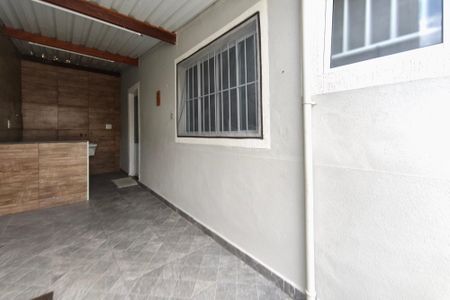 Casa para alugar com 60m², 2 quartos e 1 vagaCorredor - Quintal