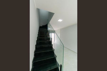 Casa para alugar com 79m², 2 quartos e 1 vaga Casa para alugar com 79m², 2 quartos e 1 vagaEscada