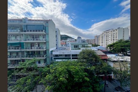 Apartamento para alugar com 154m², 3 quartos e 2 vagas Apartamento para alugar com 154m², 3 quartos e 2 vagasVaranda da sala