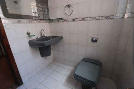 Casa à venda com 180m², 3 quartos e 2 vagasBanheiro de Baixo