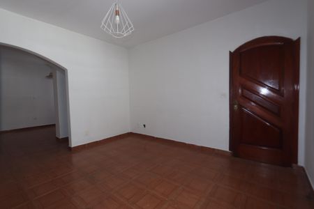 Casa à venda com 180m², 3 quartos e 2 vagasSala